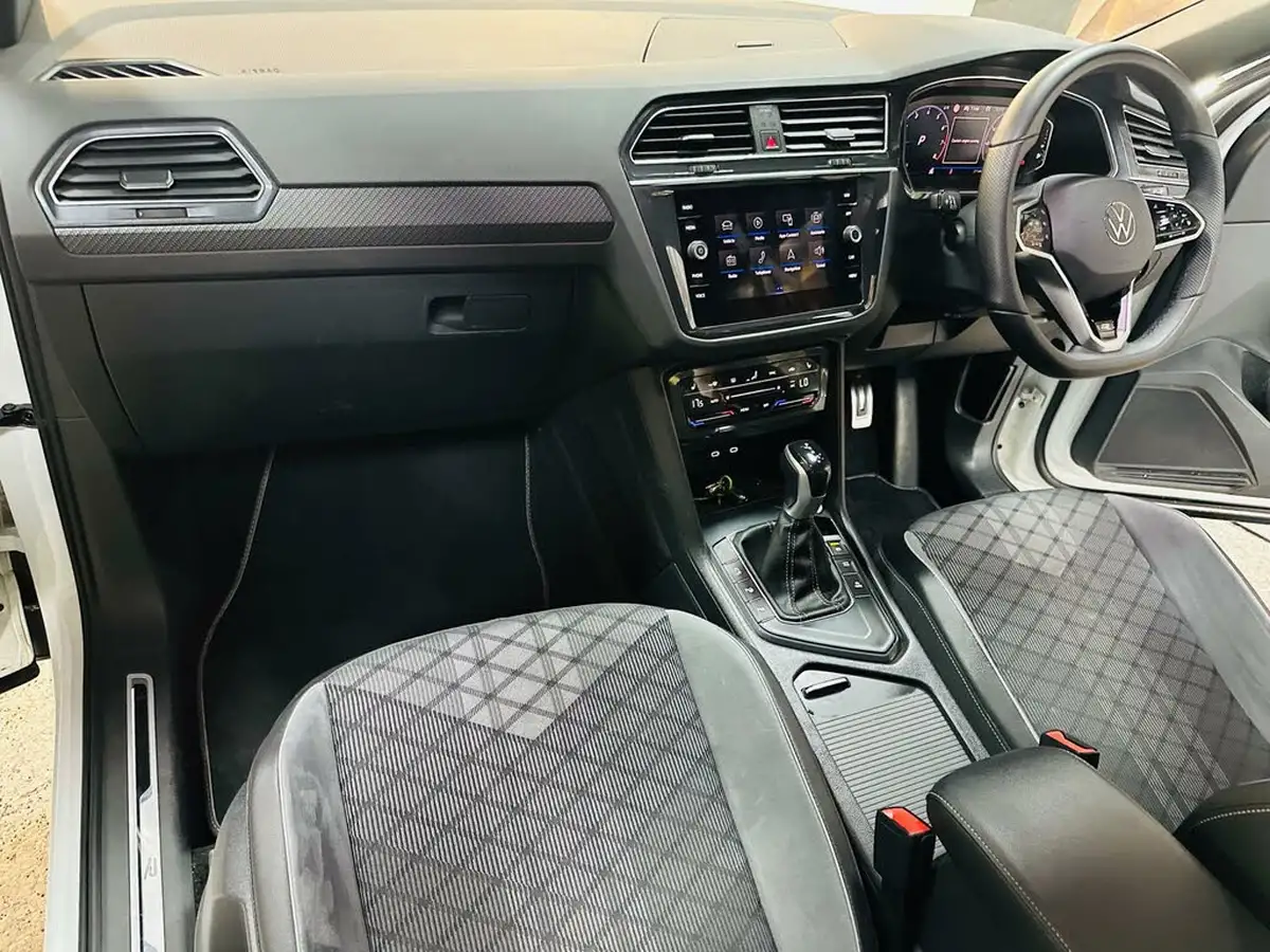 2021-volkswagen-tiguan-15-tsi-r-line-big-2