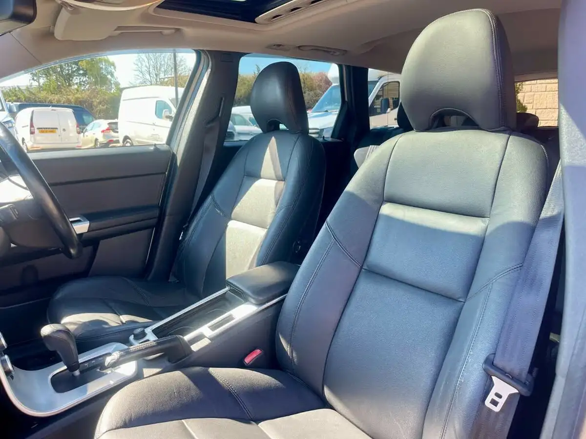 2011-volvo-v50-big-14