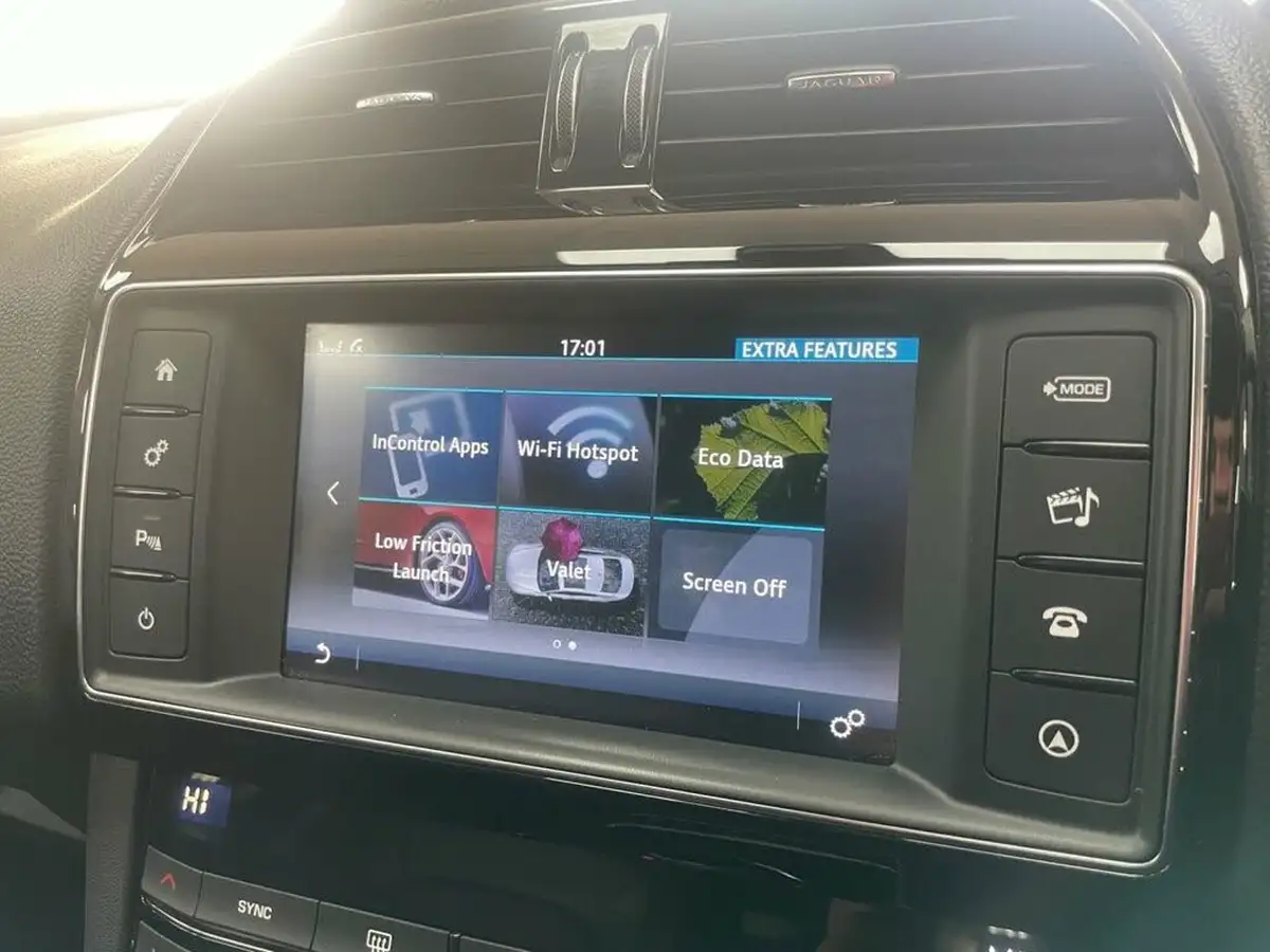 2017-jaguar-f-pace-20-i4d-prestige-180ps-ss-auto-big-36