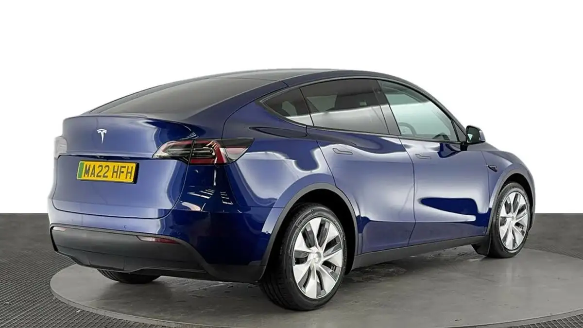 2022-tesla-model-y-e-long-range-big-3