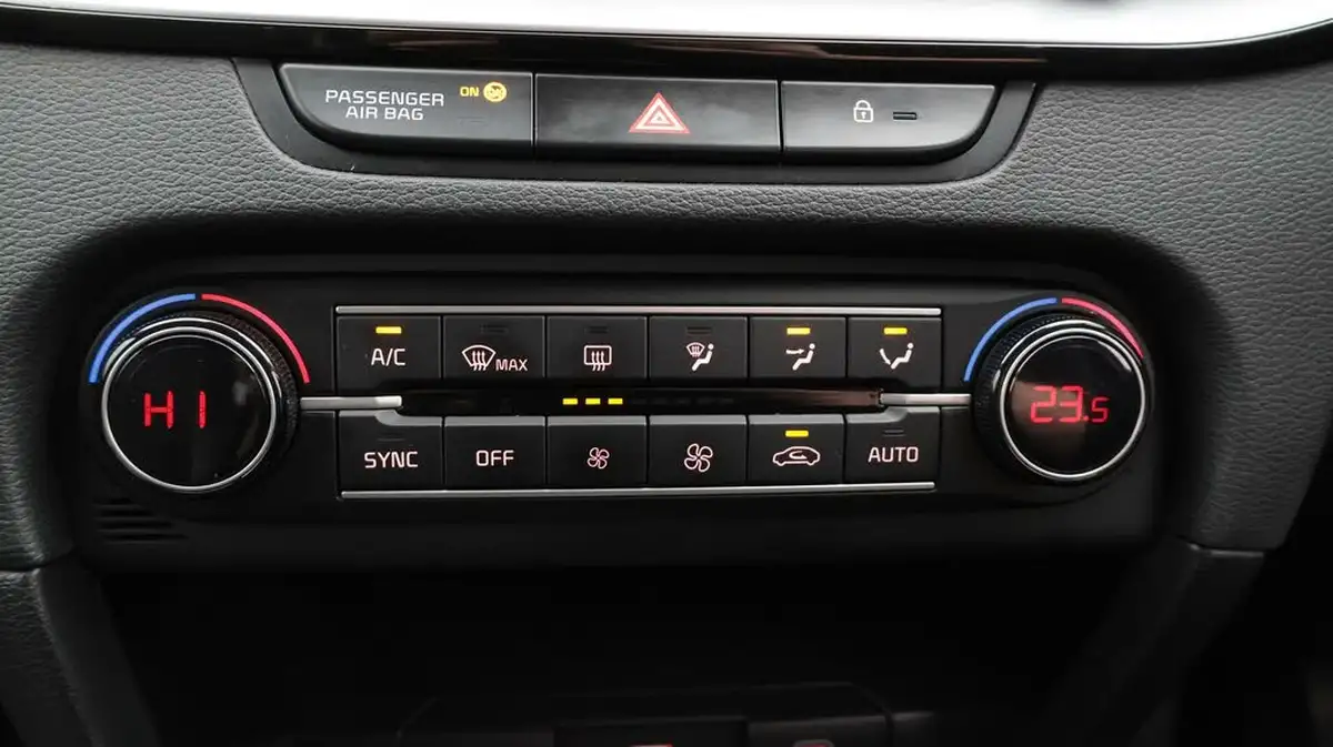 2022-kia-ceed-15-t-gdi-3-sportswagon-big-12