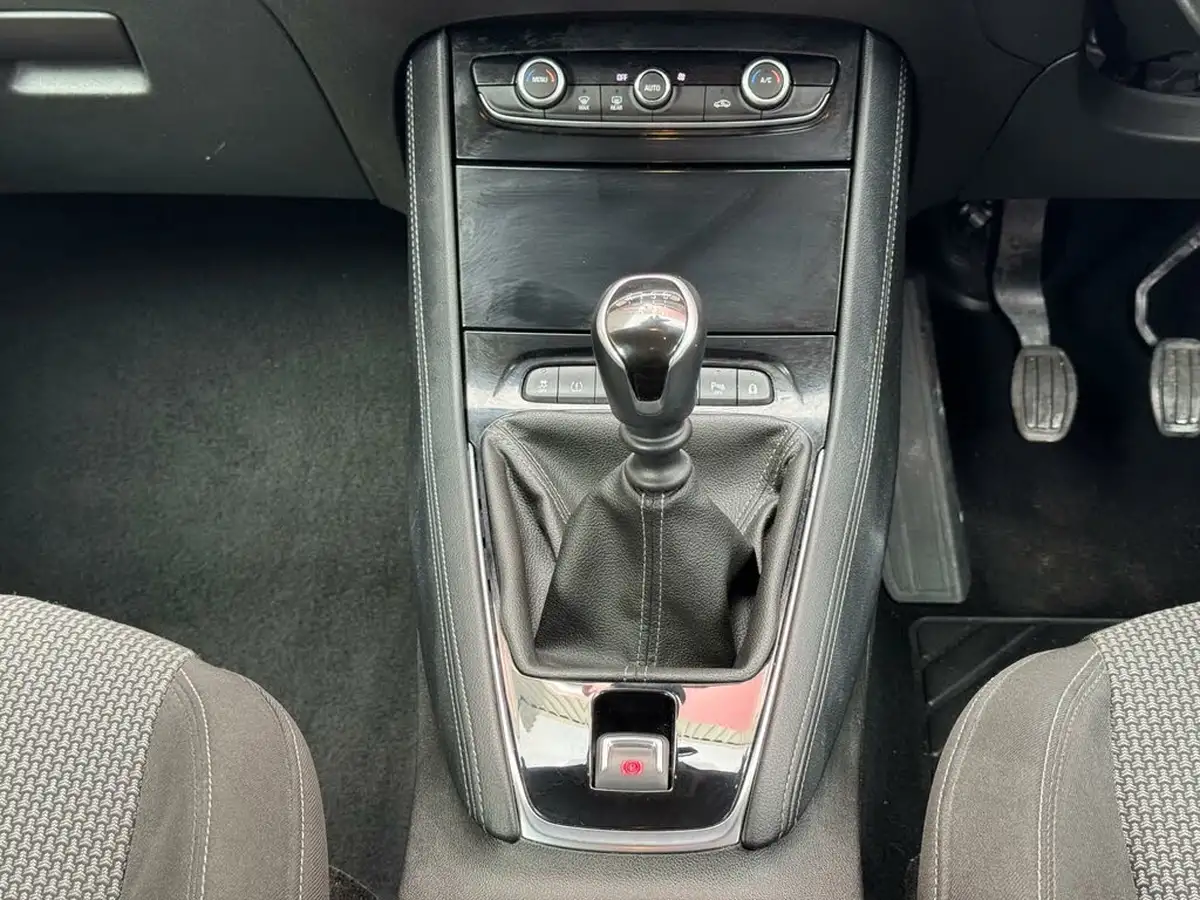 2019-vauxhall-grandland-x-12-se-ss-big-12