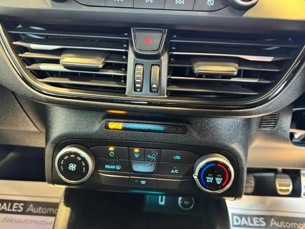 2019-ford-focus-15t-st-line-hatchback-big-17