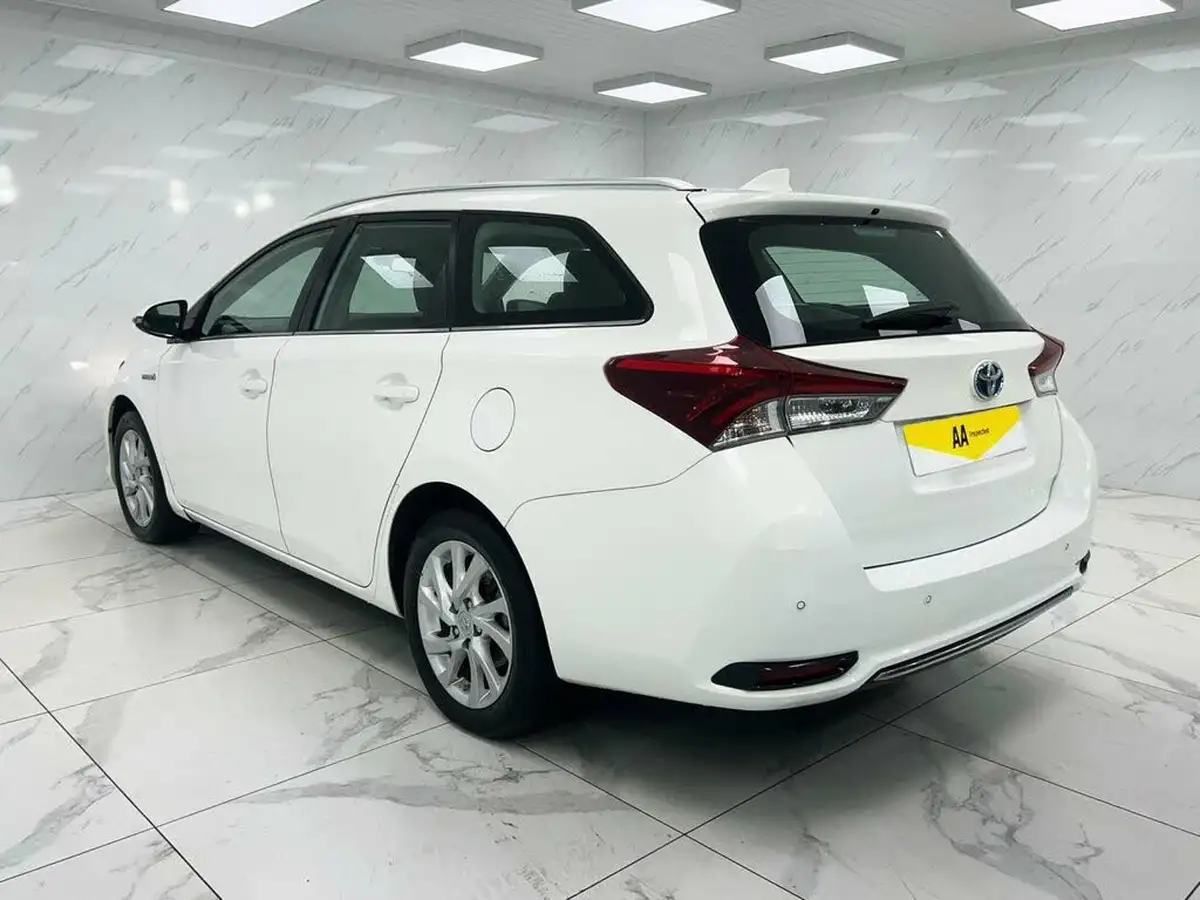 2017-toyota-auris-18-vvt-i-hsd-icon-tss-estate-big-5