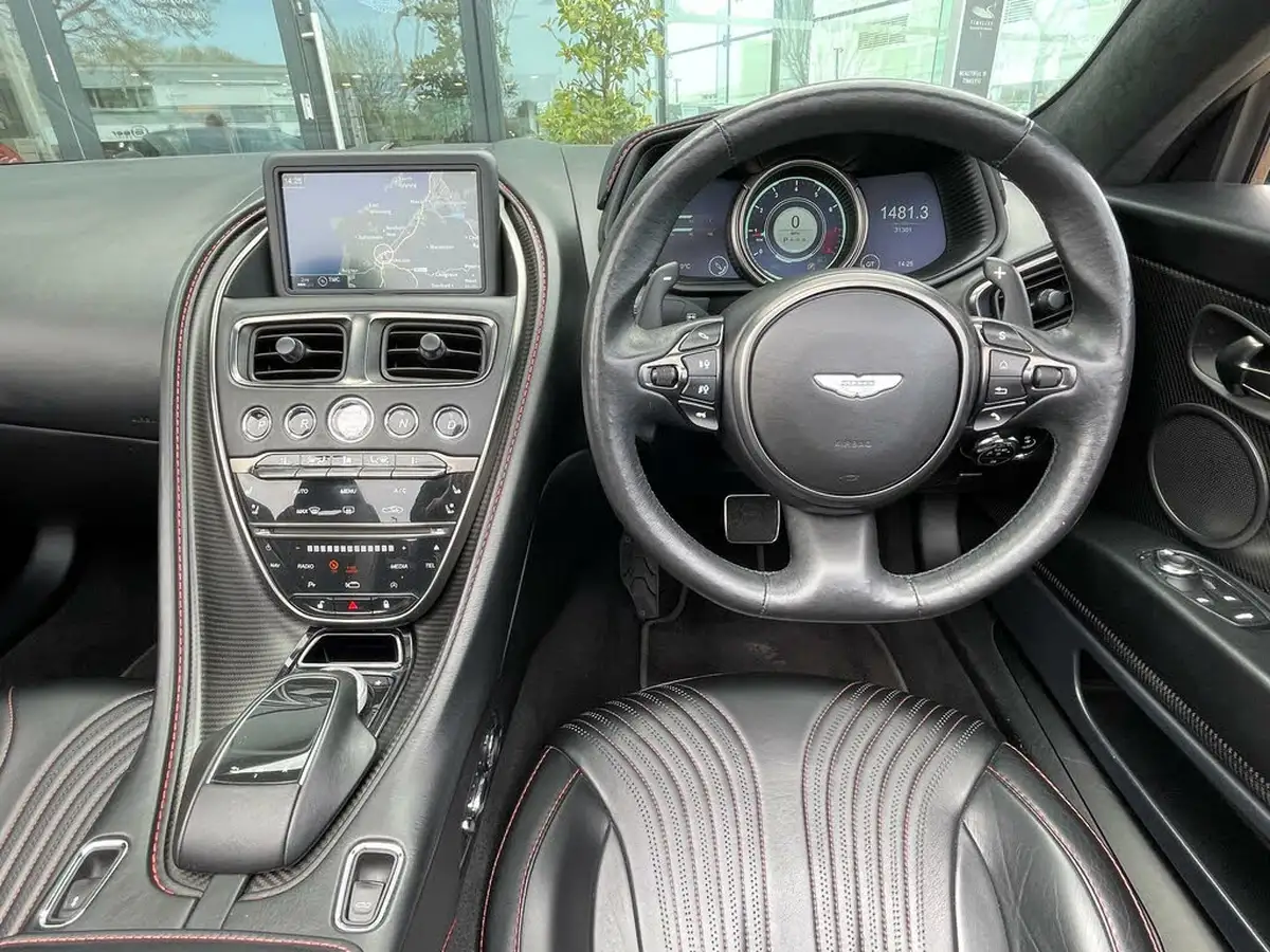 2019-aston-martin-db11-40-v8-big-31