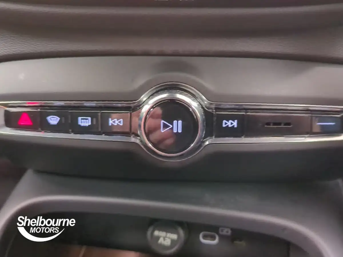 2024-volvo-xc40-20-b3-plus-big-28