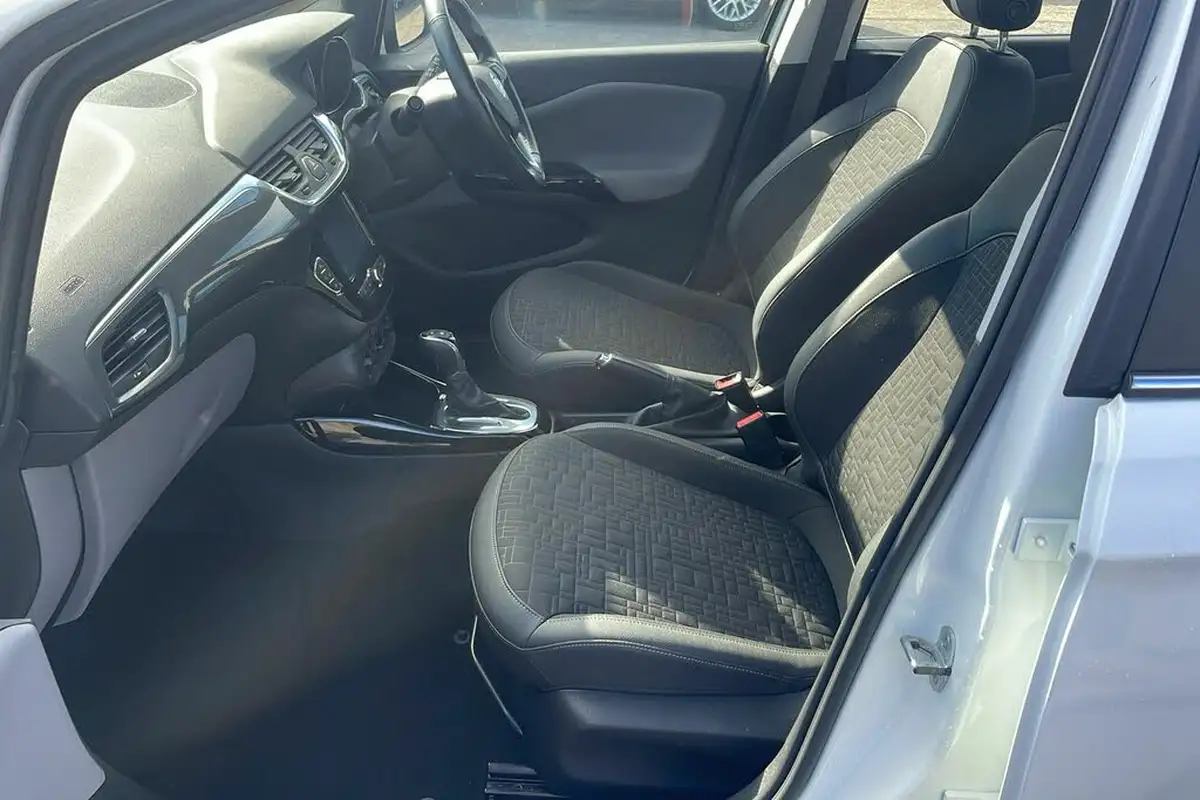 2018-vauxhall-corsa-14i-se-nav-90ps-5d-auto-big-2