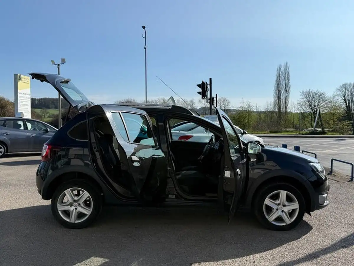 2014-dacia-sandero-stepway-15d-laureate-big-9
