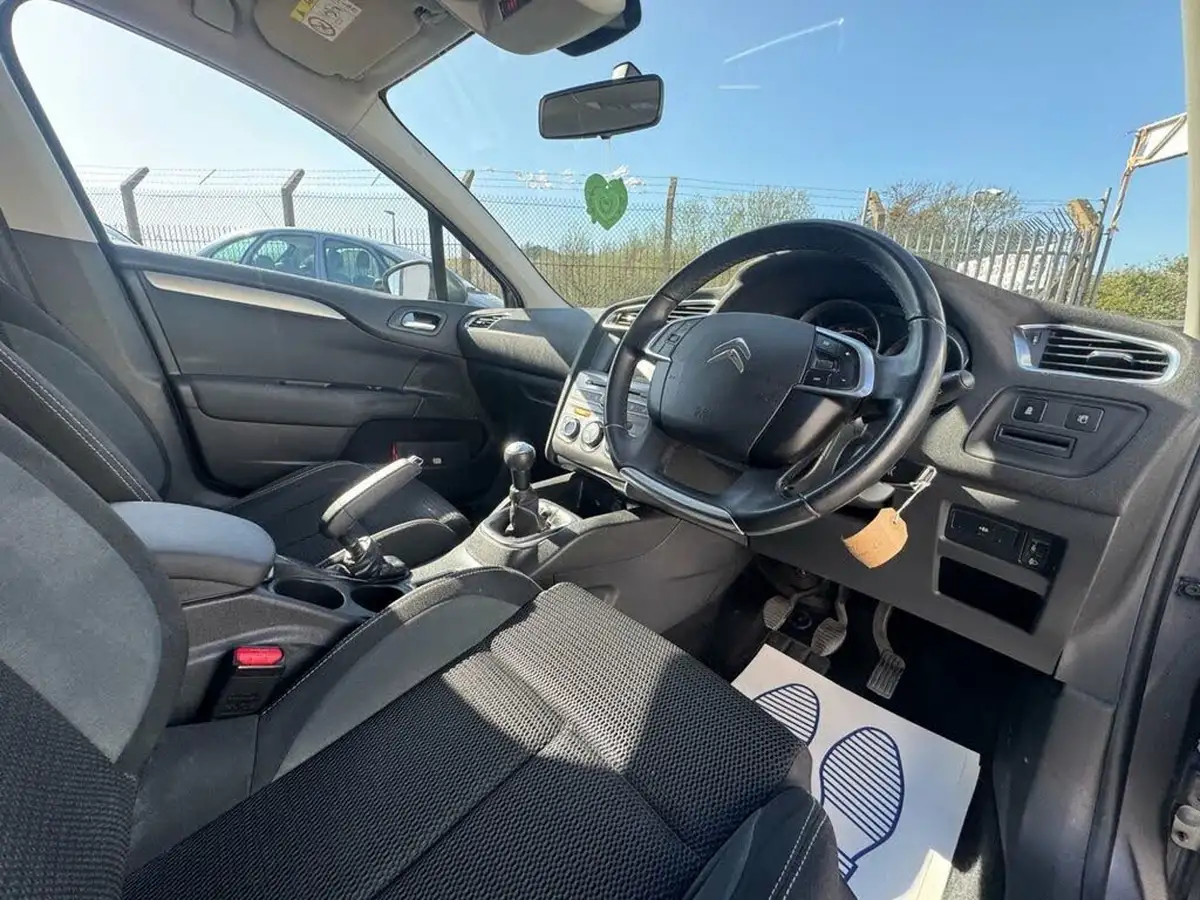2015-citroen-c4-16bluehdi-feel-100ps-big-19