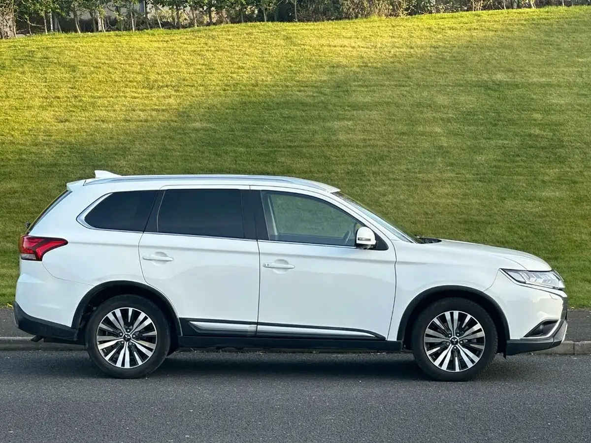 2019-mitsubishi-outlander-20-exceed-big-1