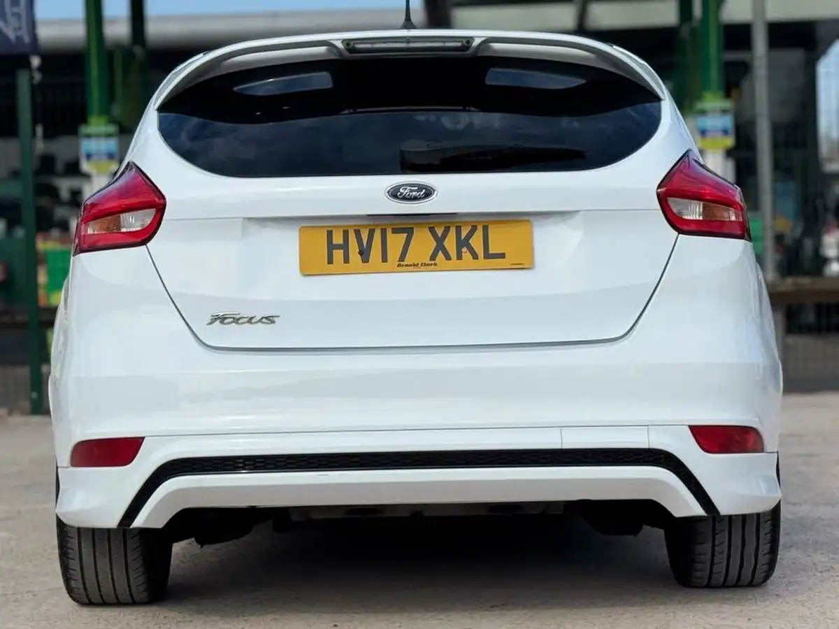 2017-ford-focus-15tdci-st-line-hatchback-big-16