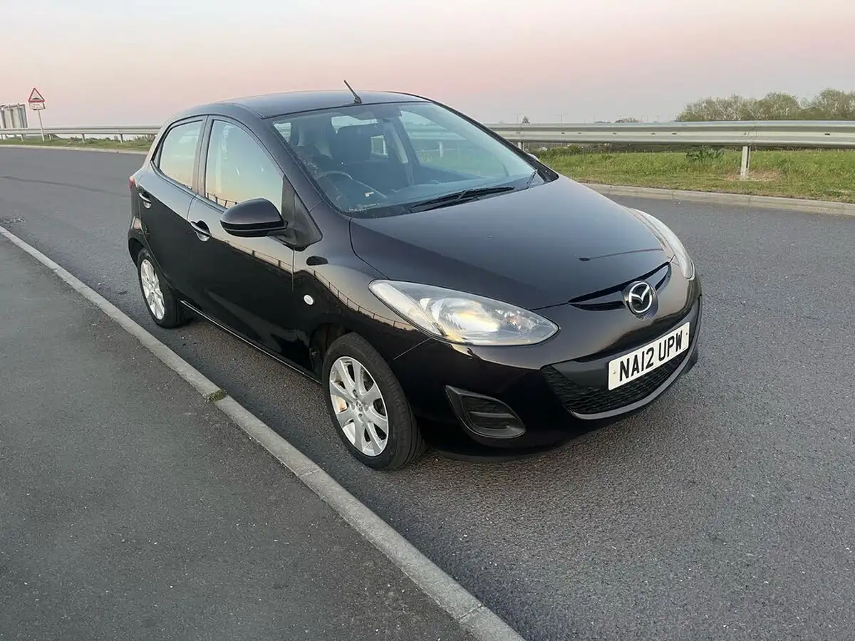 2012-mazda-mazda2-15-ts2-big-9