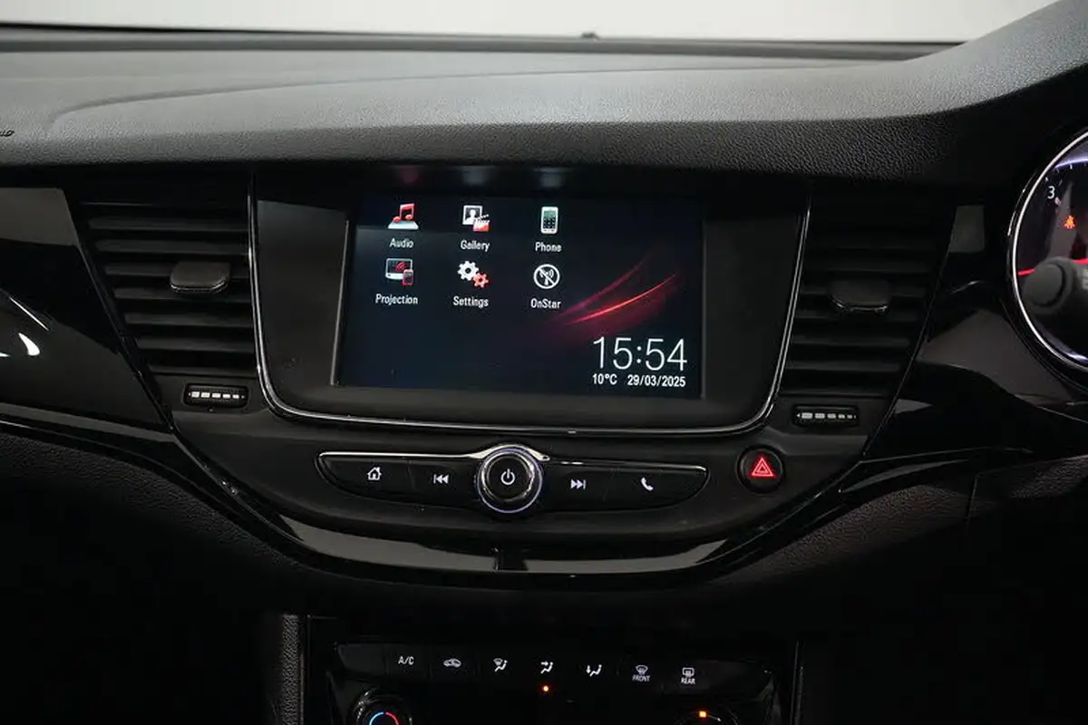 2017-vauxhall-astra-14i-sri-hatchback-big-30