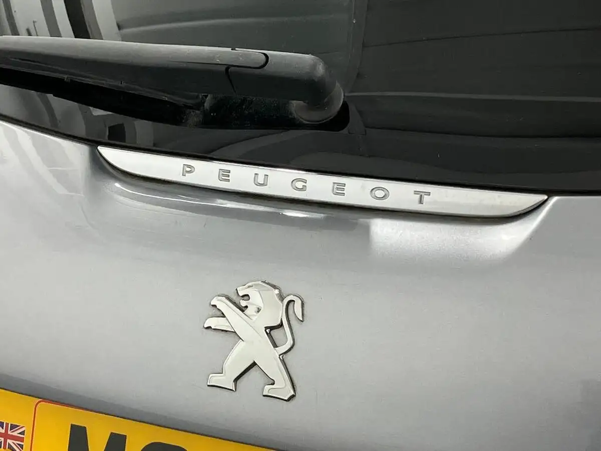 2019-peugeot-208-12-puretech-tech-edition-82bhp-big-47