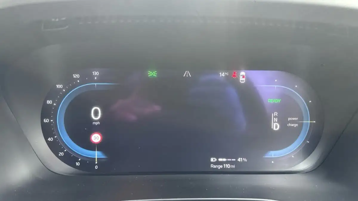 2022-volvo-xc40-e-recharge-pro-big-10