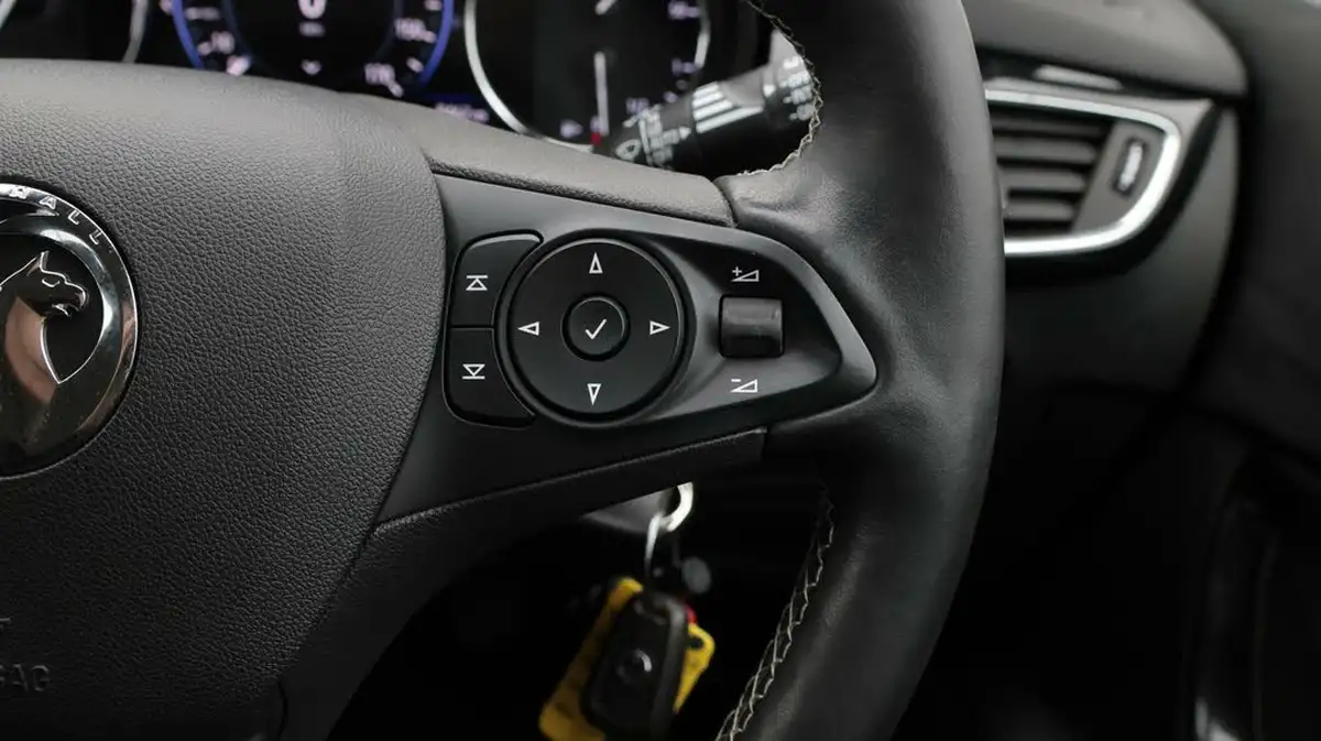 2020-vauxhall-astra-12-turbo-elite-nav-big-25