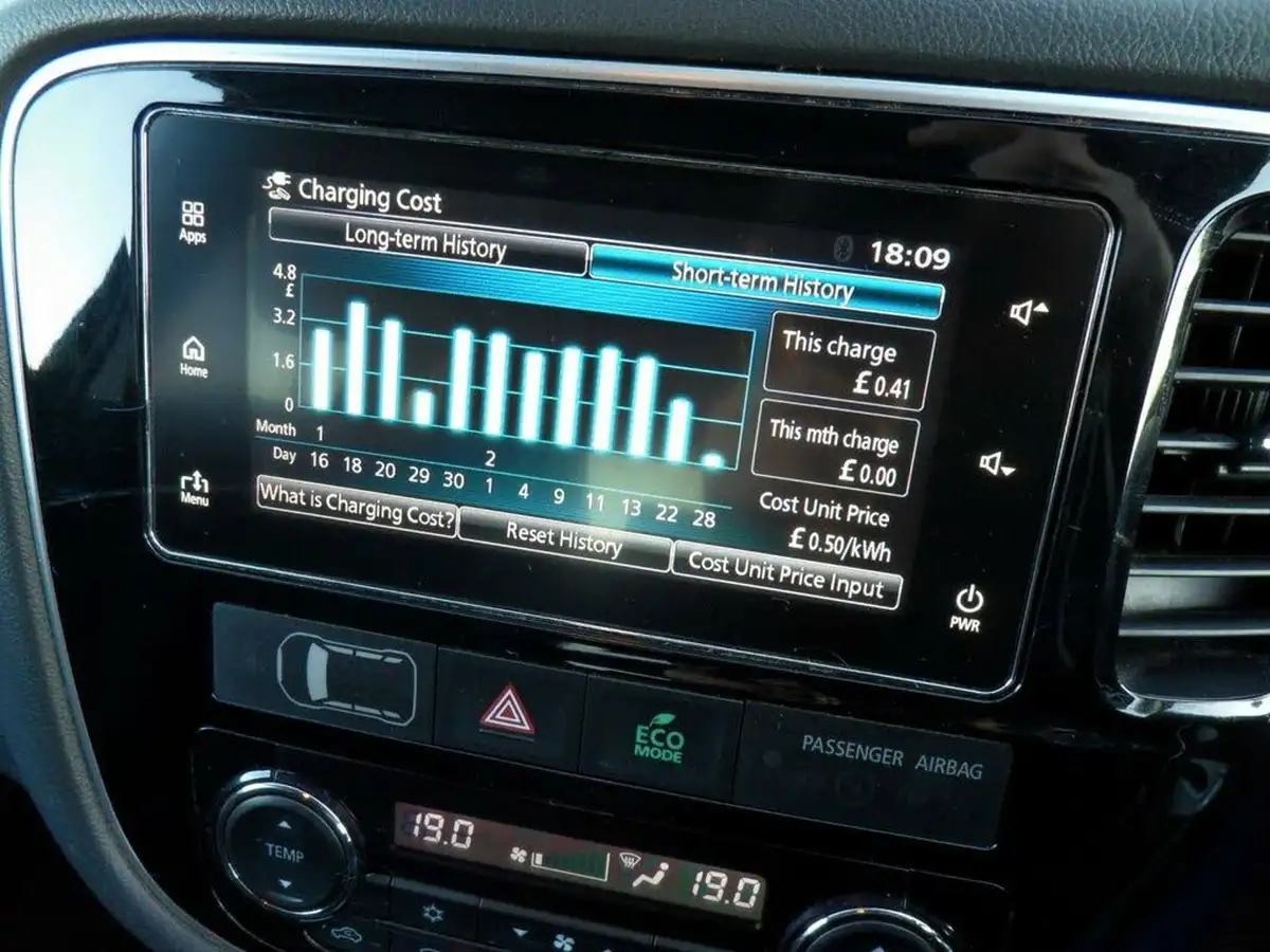 2017-mitsubishi-outlander-20-juro-phev-big-58