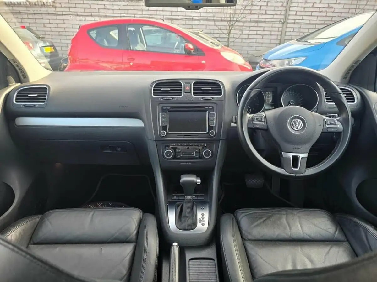 2009-volkswagen-golf-big-12