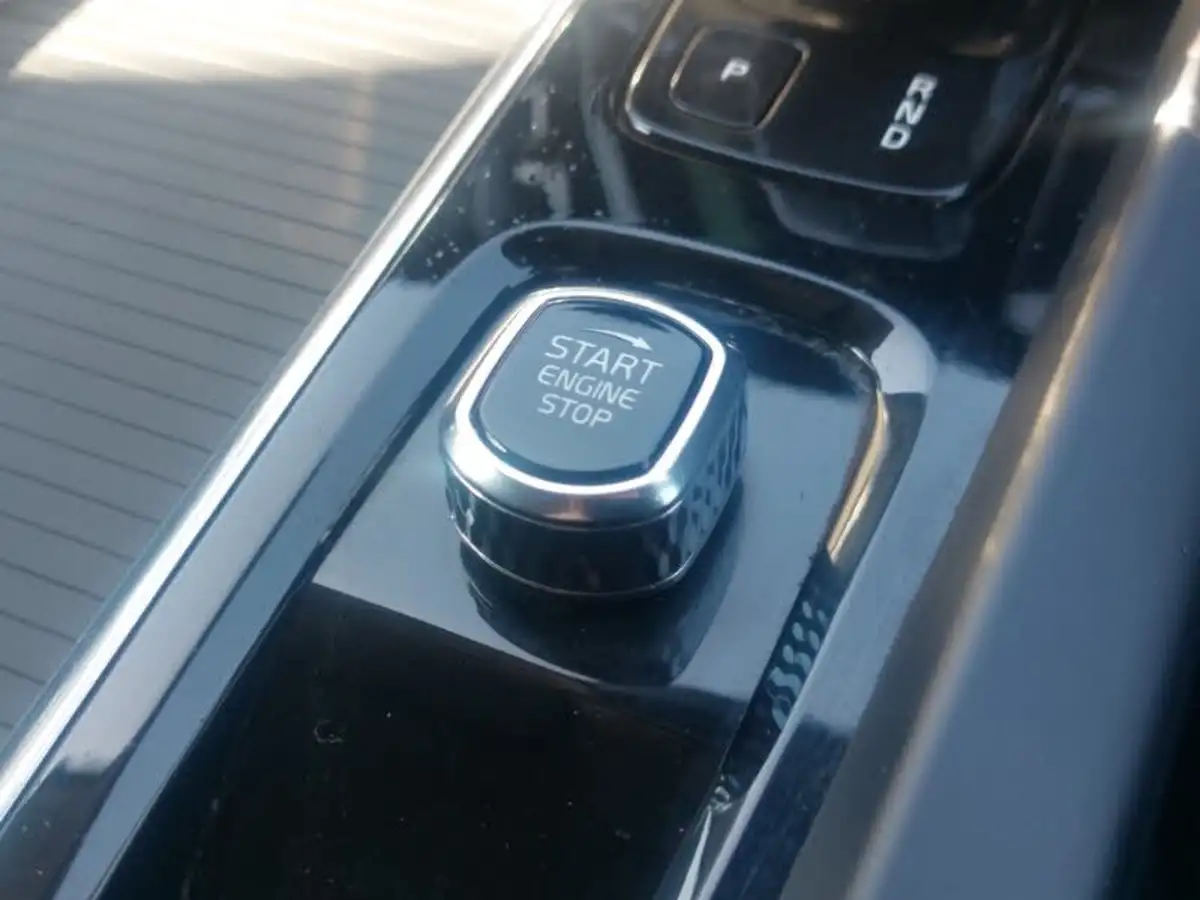 2021-volvo-v60-20-b3-momentum-161bhp-big-15