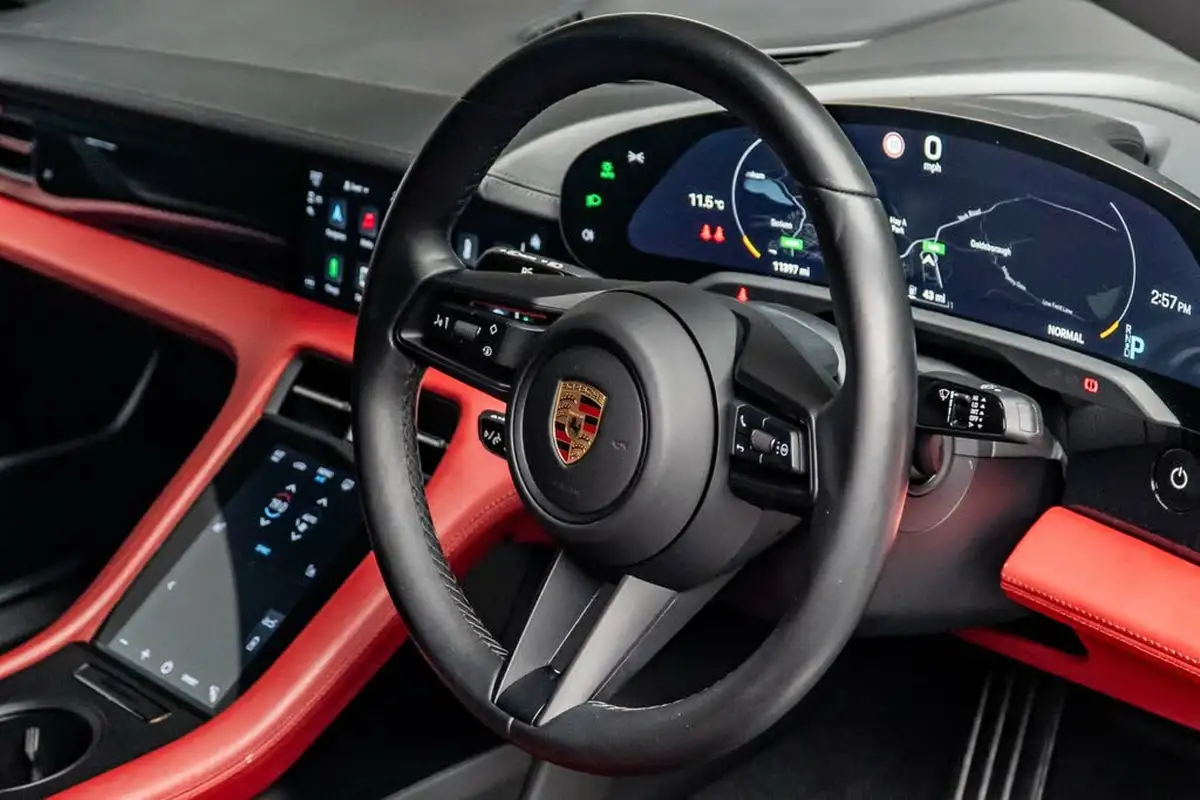 2021-porsche-taycan-e-4s-530ps-big-26