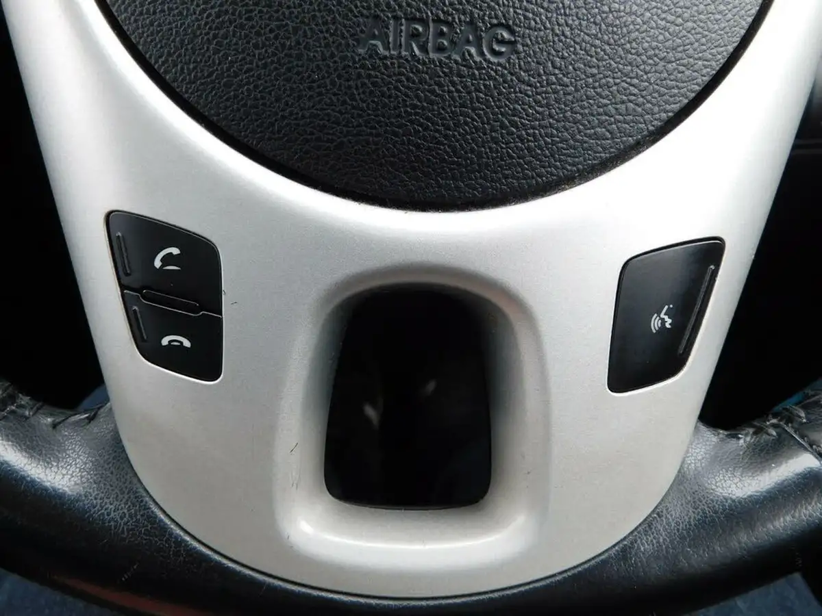 2014-kia-venga-16-3-sat-nav-isg-big-27