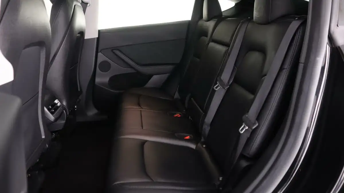 2023-tesla-model-y-e-rwd-big-16