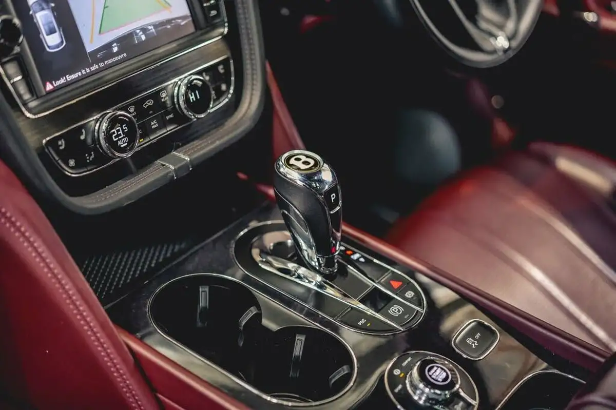 2019-bentley-bentayga-40-v8-big-34