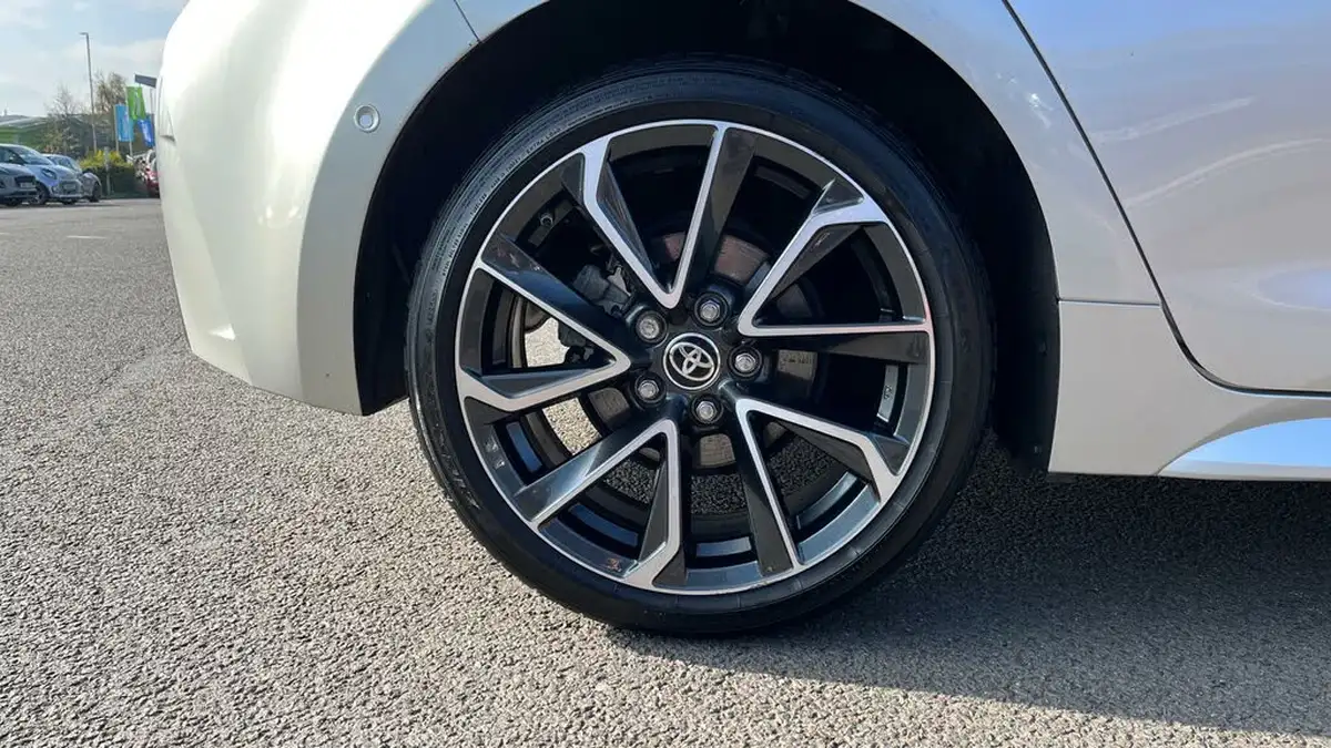 2022-toyota-corolla-18-vvt-i-excel-120bhp-trk-hatchback-big-24