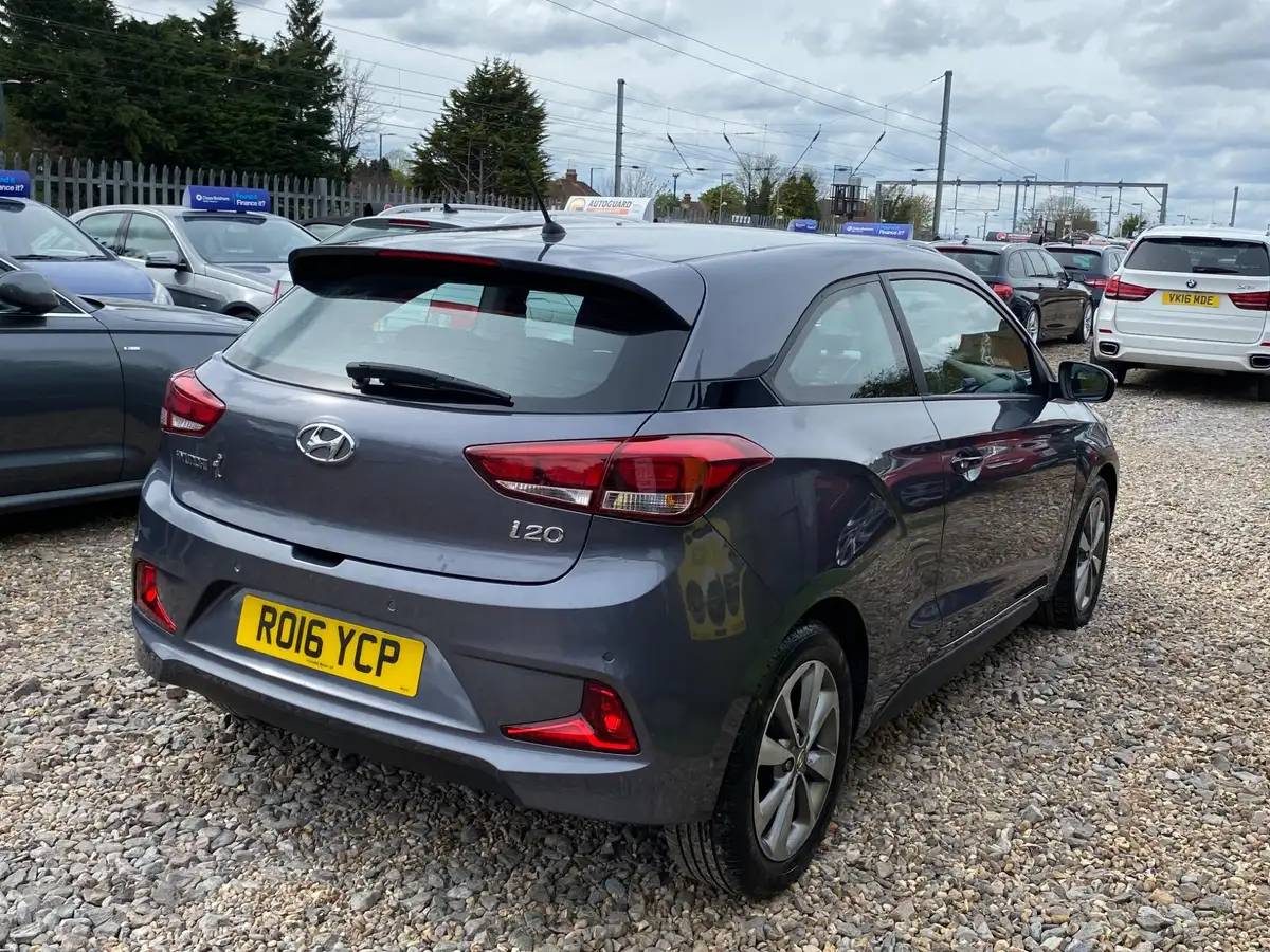 2016-hyundai-i20-12-se-coupe-3d-big-9