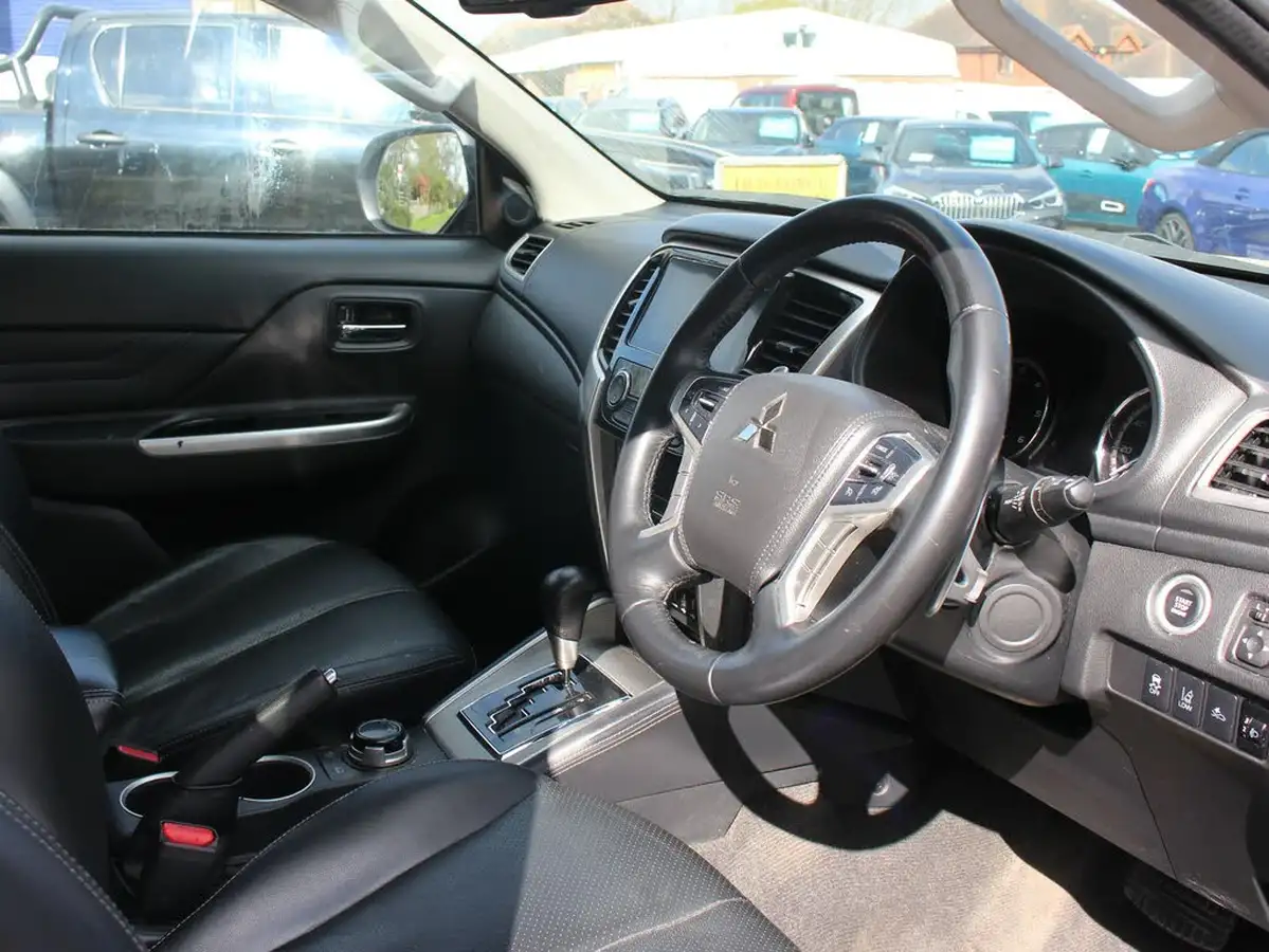 2020-mitsubishi-l200-22di-d-barbarian-auto-big-14