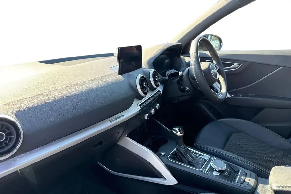 2023-audi-q2-15-35-tfsi-s-line-tronic-big-14