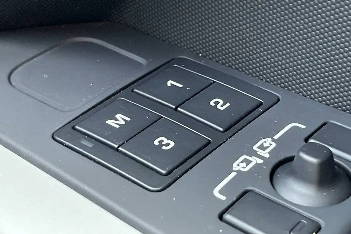 2023-land-rover-110-defender-30-d300-hard-top-x-dynamic-hse-110-big-50
