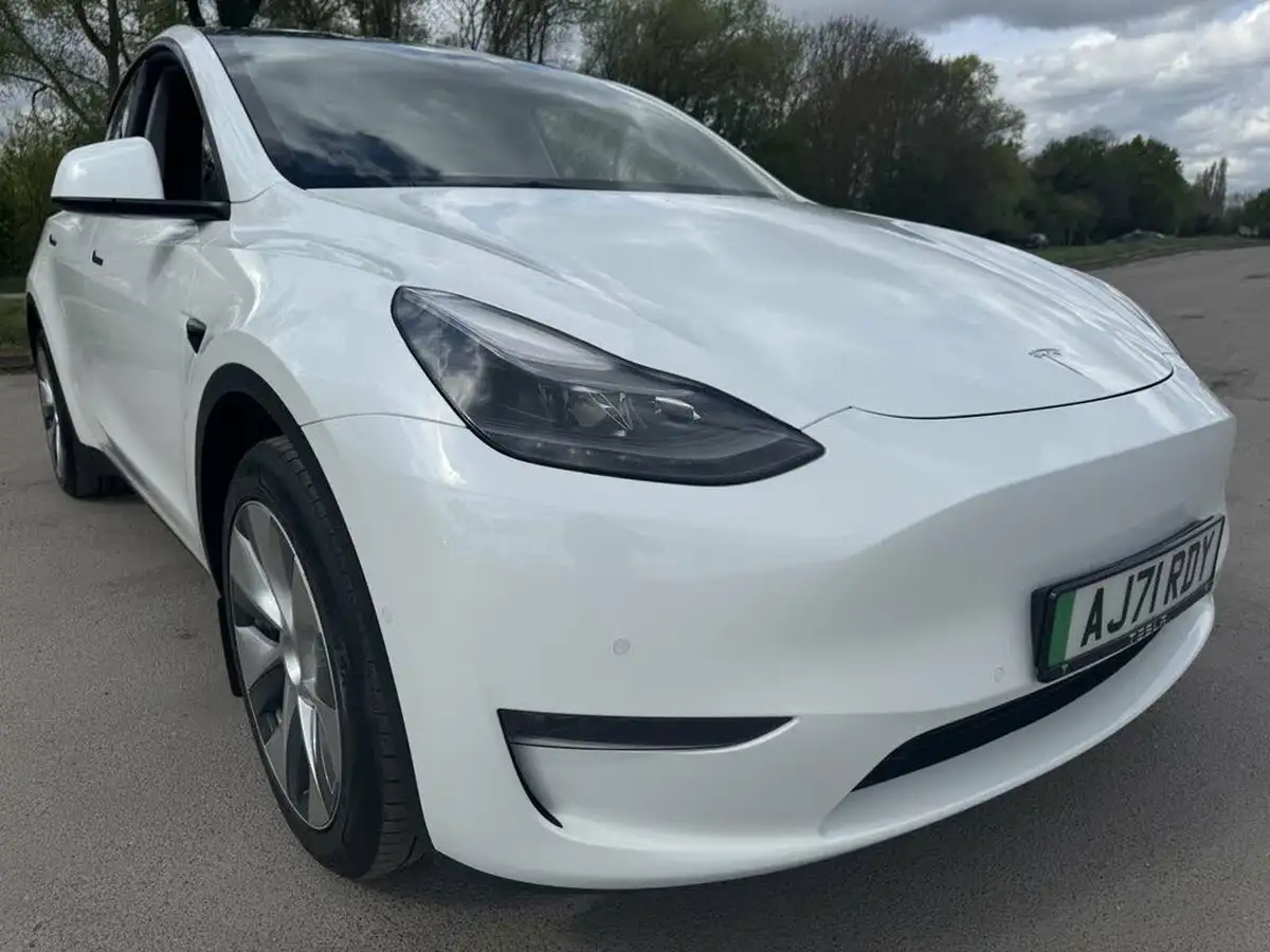2022-tesla-model-y-e-long-range-big-34