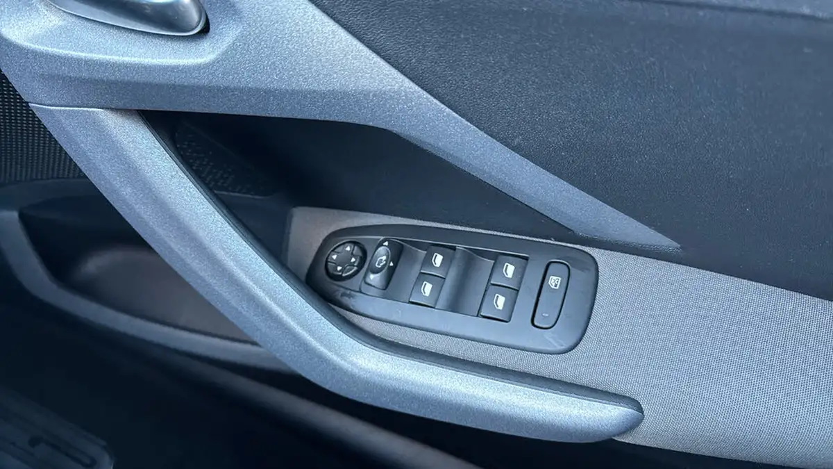 2016-peugeot-2008-suv-12-puretech-allure-110bhp-ss-eat6-big-21