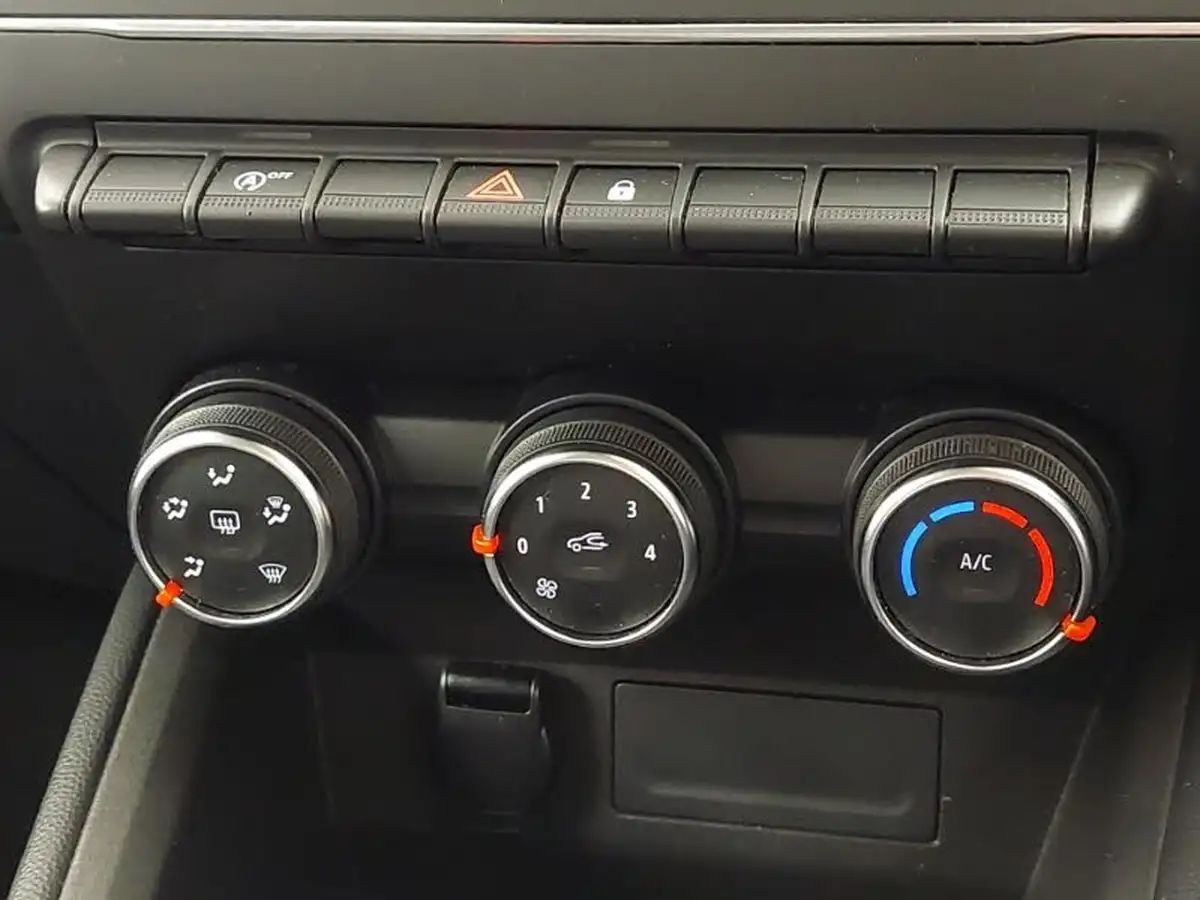 2021-renault-clio-10-sce-play-75bhp-big-13