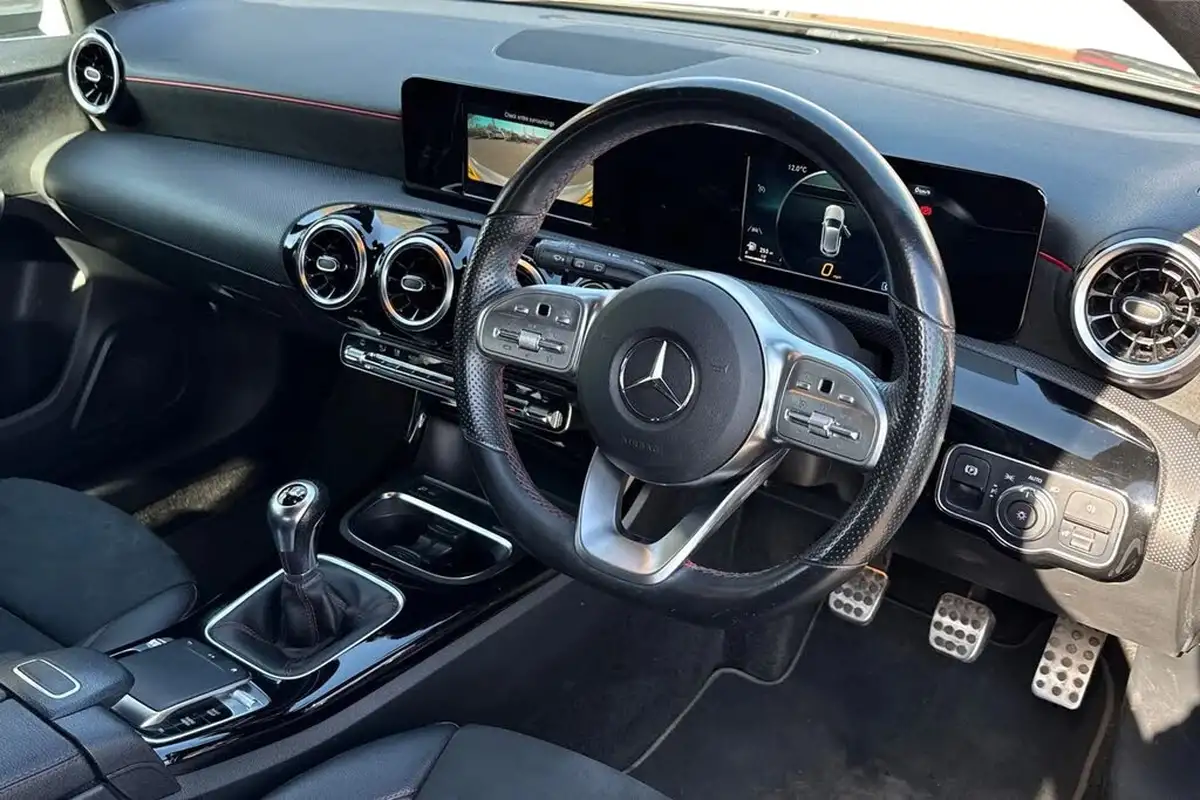 2019-mercedes-benz-a-class-13-a180-amg-line-hatchback-5d-big-13