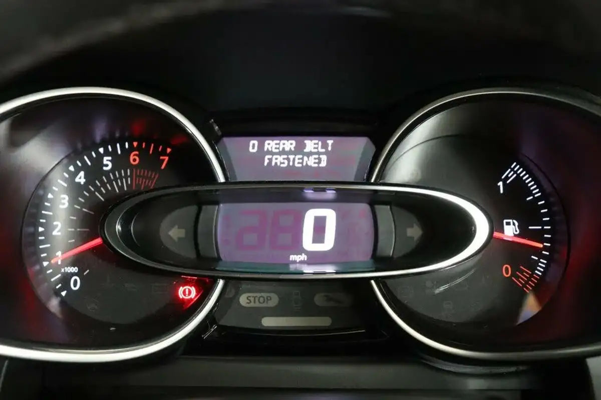 2019-renault-clio-09-tce-gt-line-big-24