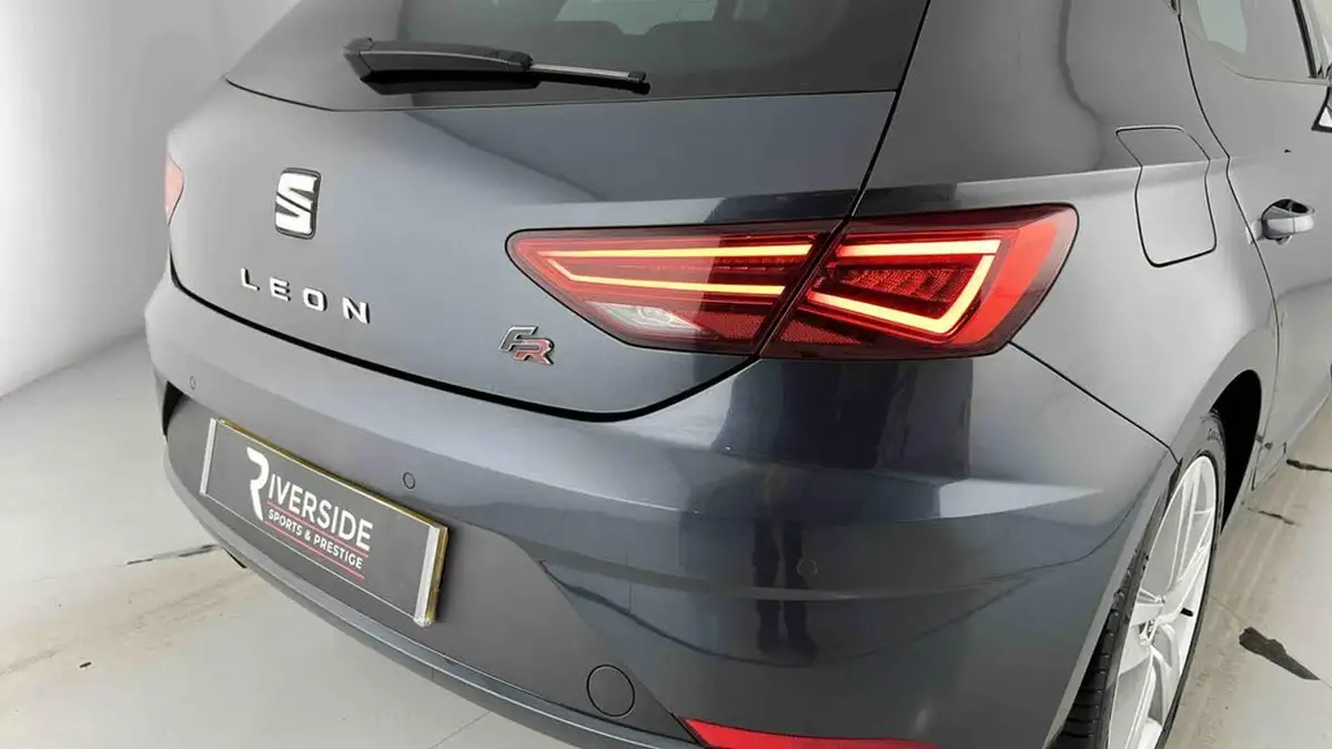 2019-seat-leon-20-tsi-fr-hatchback-big-27