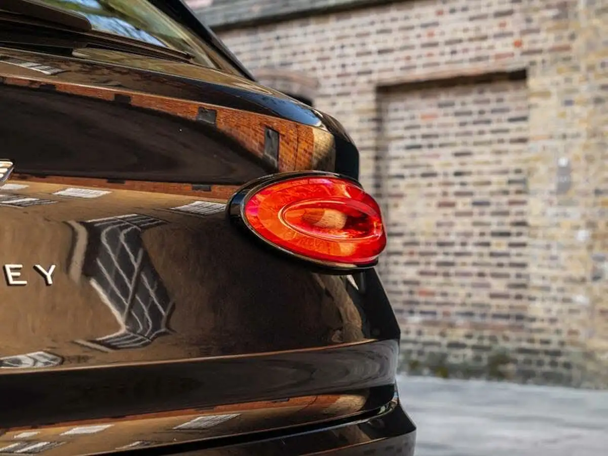 2023-bentley-bentayga-40-v8-big-48