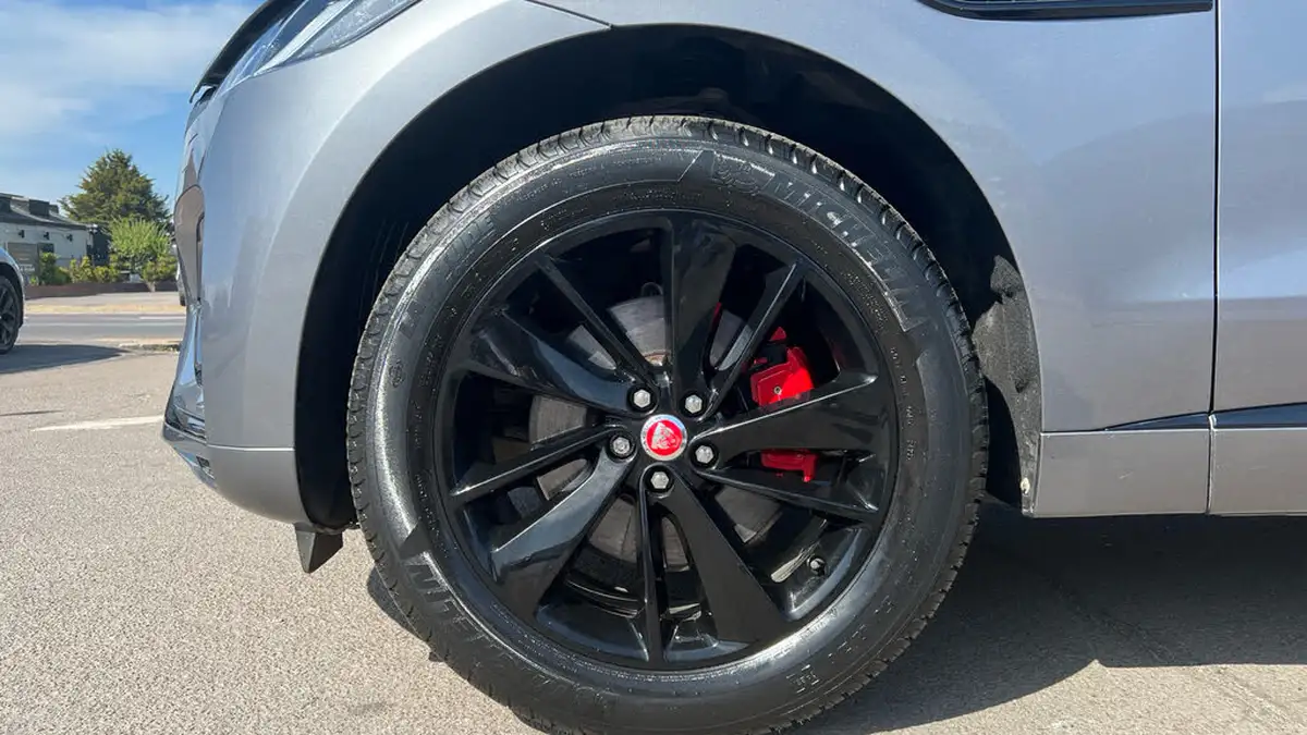 2022-jaguar-f-pace-20-p250-r-dynamic-black-big-17