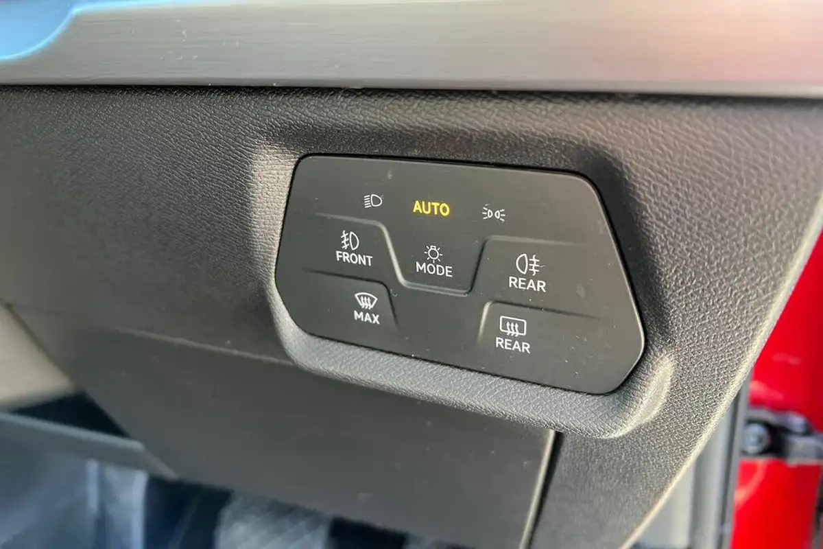 2021-seat-leon-15-etsi-fr-first-edition-hatchback-big-20