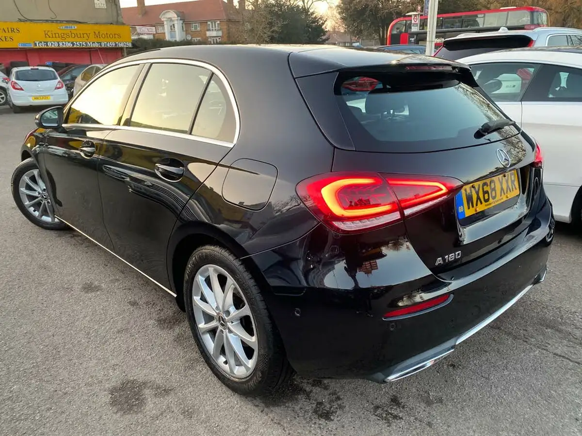 2018-mercedes-benz-a-class-13-a180-sport-executivess-7g-dct-big-13