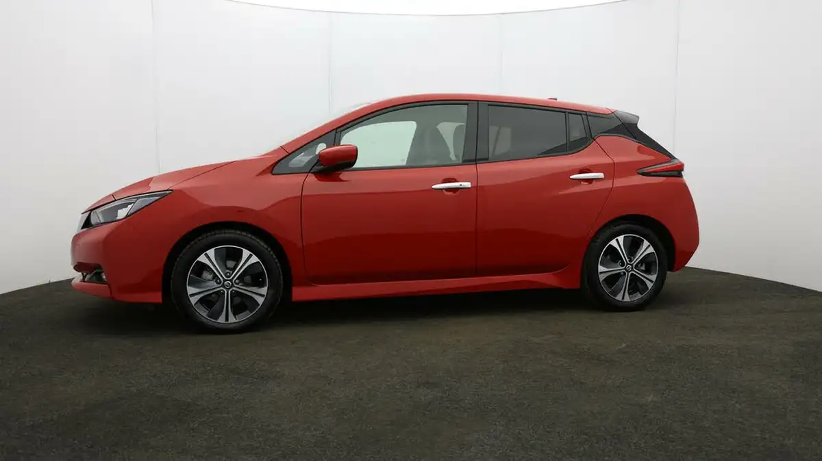 2021-nissan-leaf-e-tekna-big-25