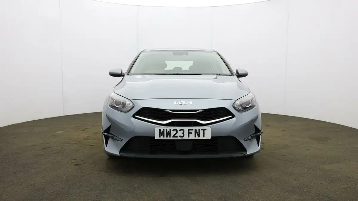 2023-kia-ceed-15-t-gdi-2-158bhp-non-adap-hatchback-big-1