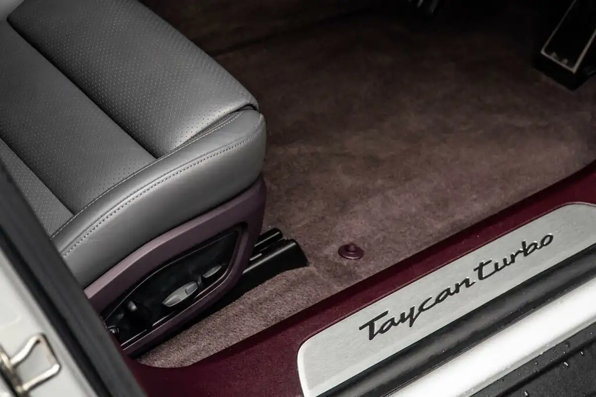 2021-porsche-taycan-e-turbo-performance-battery-plus-big-38
