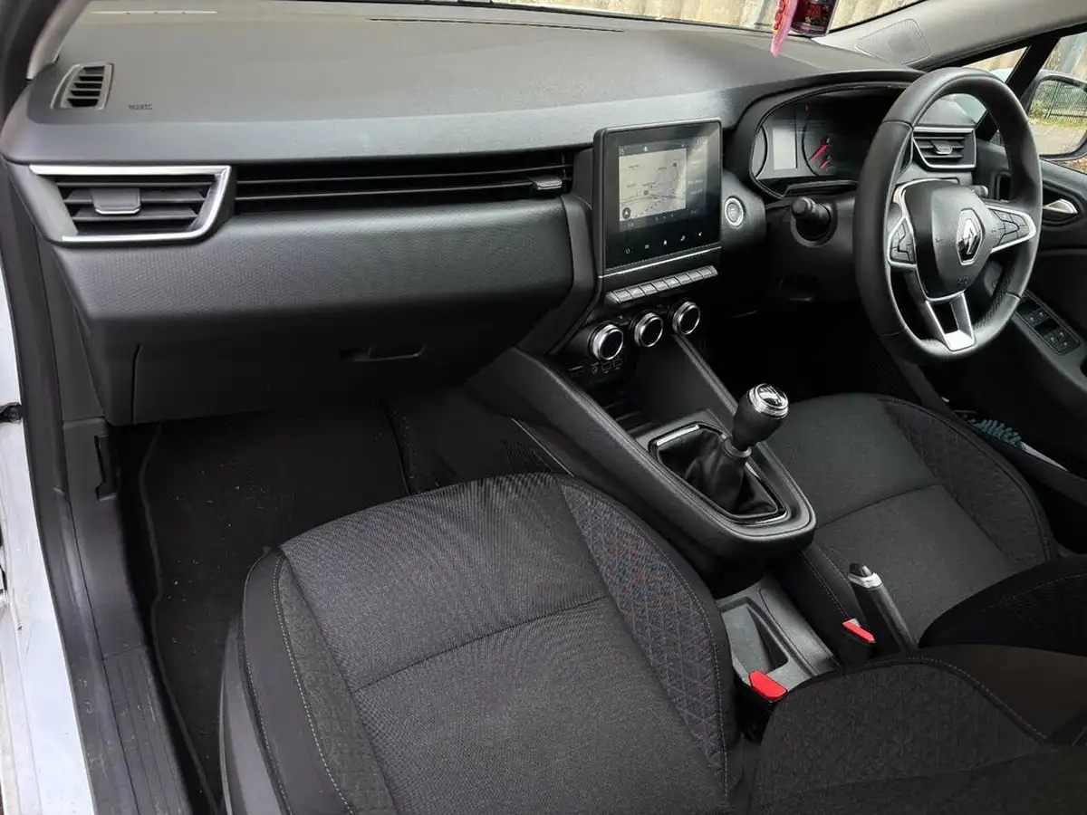 2021-renault-clio-10-tce-iconic-90ps-big-13