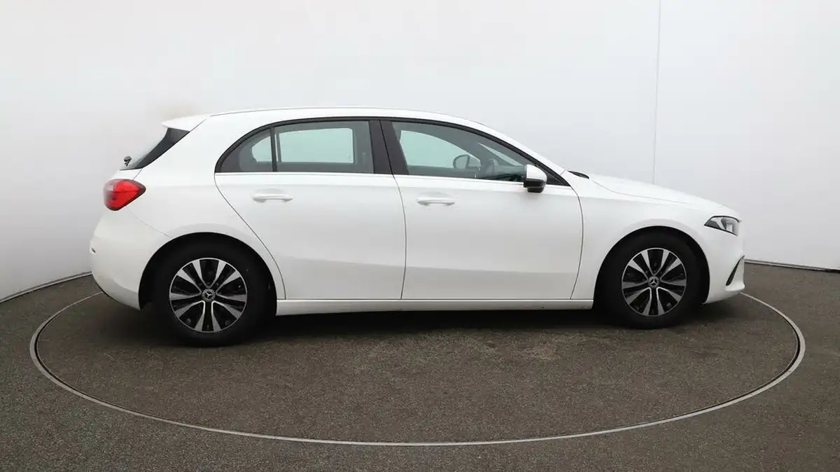 2022-mercedes-benz-a-class-20d-a180d-se-big-8