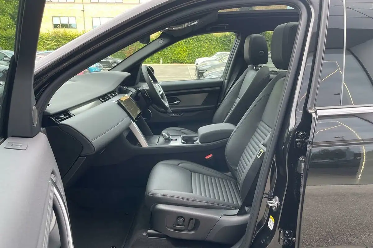2024-land-rover-discovery-sport-15-p300e-dynamic-se-big-34