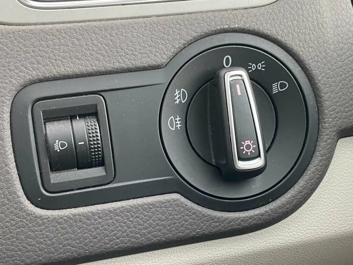 2017-volkswagen-polo-10-beats-65ps-ss-5d-big-32
