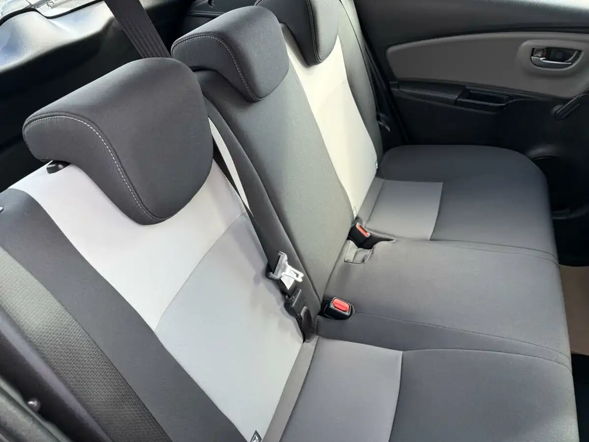 2019-toyota-yaris-15-vvt-i-icon-tech-98bhp-hybrid-1497cc-e-cvt-big-43